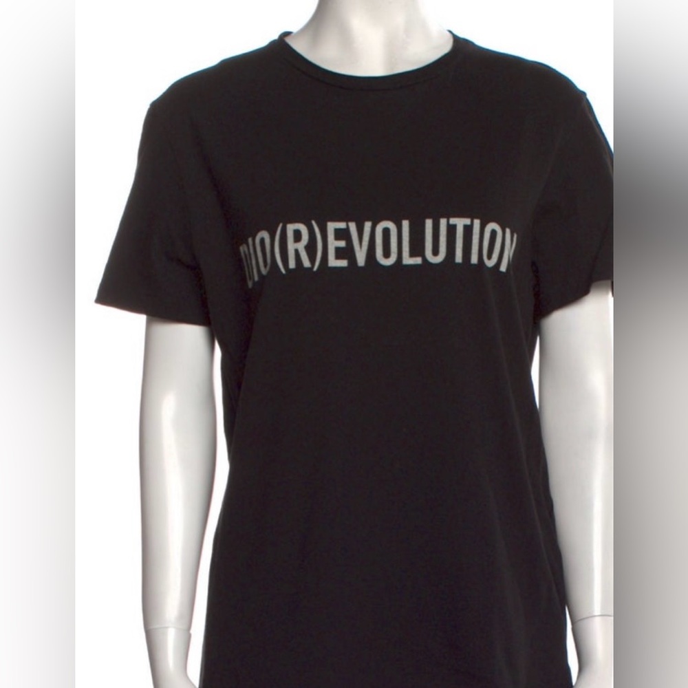 • Christian Dior T-Shirt
• Black
• Graphic Print
• Short Sleeve with Crew Neck